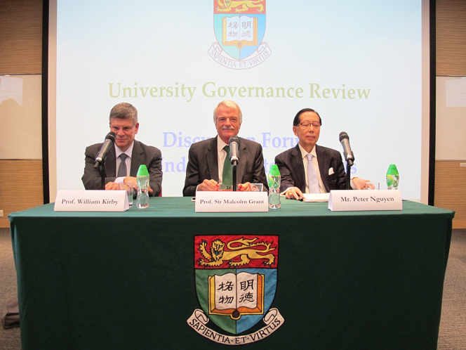 專責小組成員柯偉林教授,主席Professor Sir Malcolm Grant 及成員阮雲道先生主席