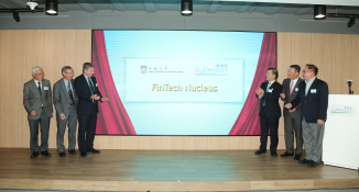 「港大 x 數碼港FinTech Nucleus」揭幕儀式,隨著FinTech Nucleus的進駐,數碼港環球金融科技中心將會展示更多出色的創新金融科技解決方案。(左起) 香港大學首席副校長譚廣亨教授; 香港大學副校長(研究)賀子森教授;香港大學校長馬斐森教授; 數碼港董事局主席林家禮博士;數碼港行政總裁林向陽先生;數碼港公眾使命總監湛家揚博士。