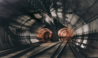 隧道中的路軌分叉,1979年 ©Heather Coulson