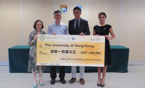 (由左至右) 香港大學社會工作及社會行政學系系主任陳麗雲教授,吳兆文博士,馬德鐘及張筱蘭伉儷。